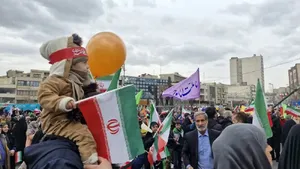 راهپیمایی پرشور ۲۲ بهمن در شیراز با حضور گسترده مردم