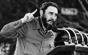 فیدل کاسترو ؛ مردی که یک عمر شعار داد و یک ملت را فقیر کرد (+فیلم)