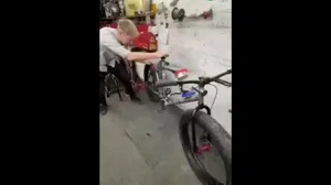 اختراع عجیب؛ دوچرخه ای بدون نیاز به پدال با نیروی دافعه