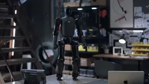 رونمایی از یک ربات انسان‌نمای کوچک که در کوله‌پشتی جا می‌شود