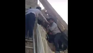 نجات کودک گرفتار زیر آوار پس از انفجار گاز در اهواز