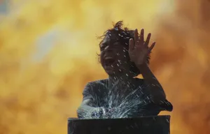 چند دقیقه سینمای ناب از فیلم دونده امیر نادری (تماشا کنید)