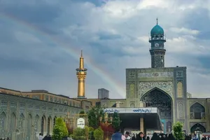 رنگین‌کمان تماشایی در آسمان حرم مطهر رضوی