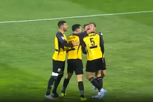 گل اول الحسین به استقلال توسط علی احمد