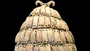 کلاه‌ خود ۳۵۰۰ ساله ساخته شده از عاج گراز