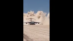 تیک‌آف شگفت‌انگیز هواپیمای باری سی-۱۷ گلوب مستر در باند ناآماده صحرا (فیلم)