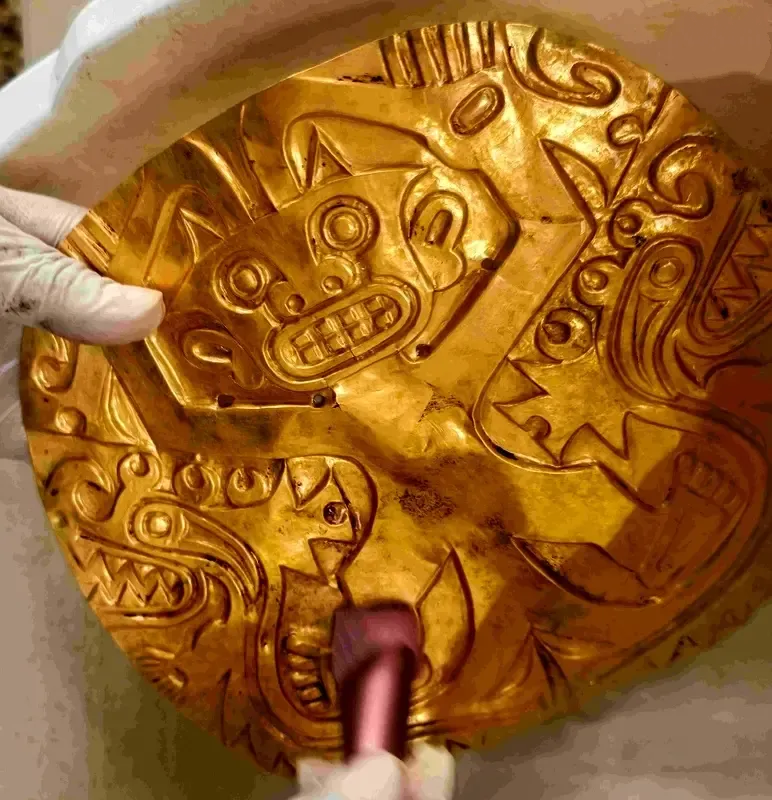 کوزه‌ها و طلا