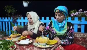 غذای روستایی در ایران؛ پخت کوفته سنتی و نان در تنور