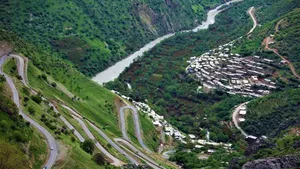 ۸ جاده شگفت‌انگیز و دیدنی ایران که باید دید