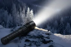 این چراغ قوه قدرتمند در دمای منفی ۴۰ درجه هم کار می‌کند!