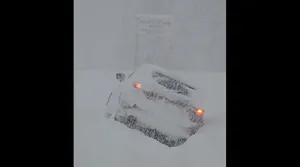 حتی برف‌روب هم در برف اسوگو نیویورک گیر کرد