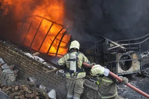 تصاویری از لکه‌گیری آتش‌سوزی بازارچه جنت در غرب تهران