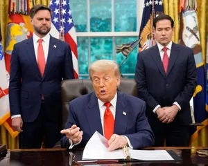 ادعای نیویورک تایمز: تهران و واشنگتن در حال بررسی طرح جدیدی هستند/ در جلسه ترامپ و مشاورانش چه گذشت