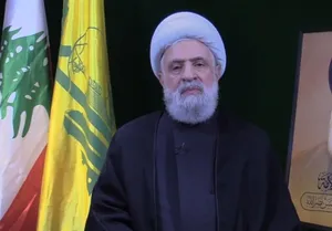 شیخ نعیم قاسم: ایران با رهبری امام خامنه‌ای شکست‌ناپذیر خواهد بود