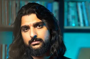 اجرای احساسی آهنگ «ناصریا» توسط نامی عبداللهی