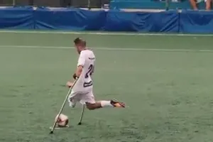 گل تماشایی با یک پا؛ فوتبالیست قطع عضو شگفتی آفرید